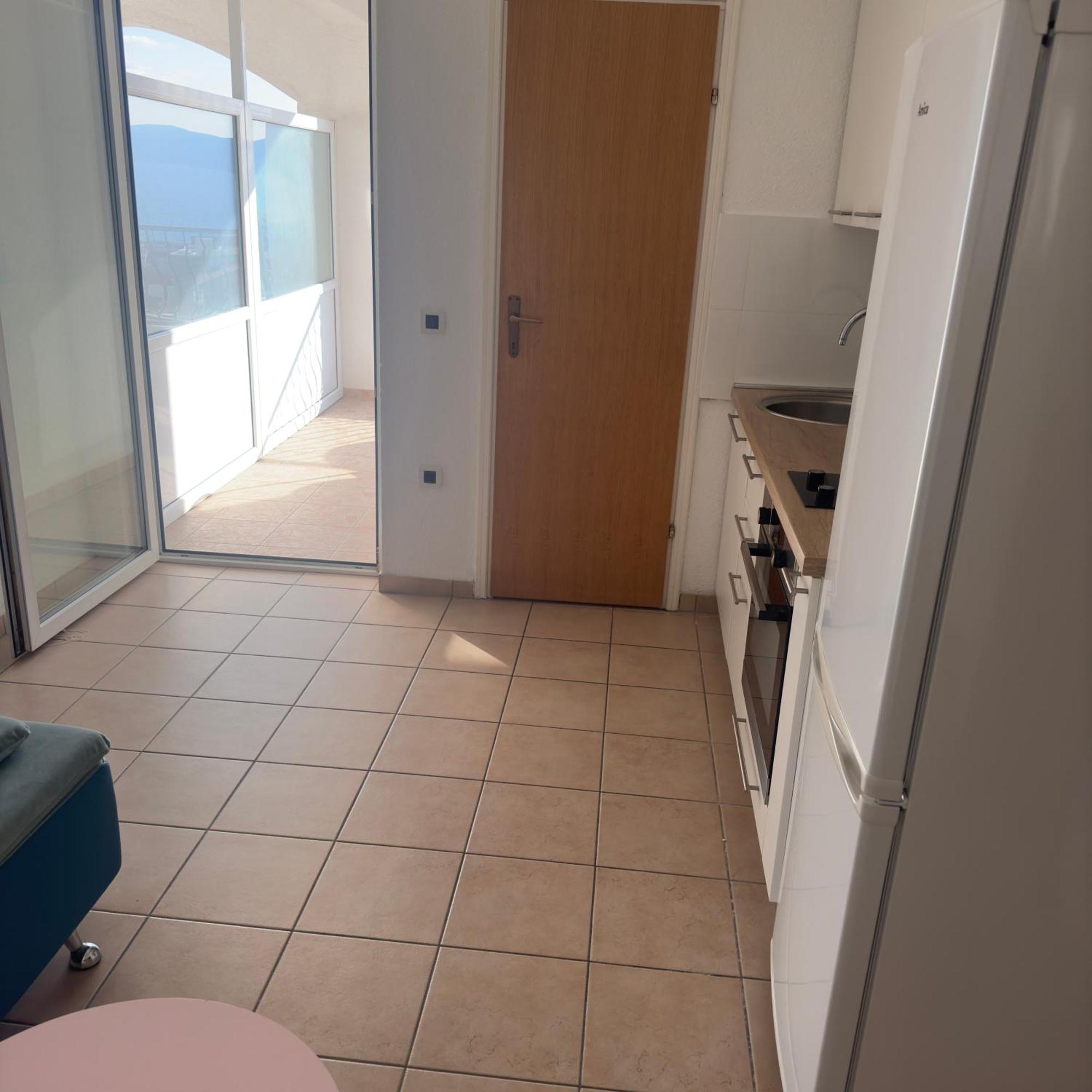 Apartments Larus Baska Voda Bilik gambar