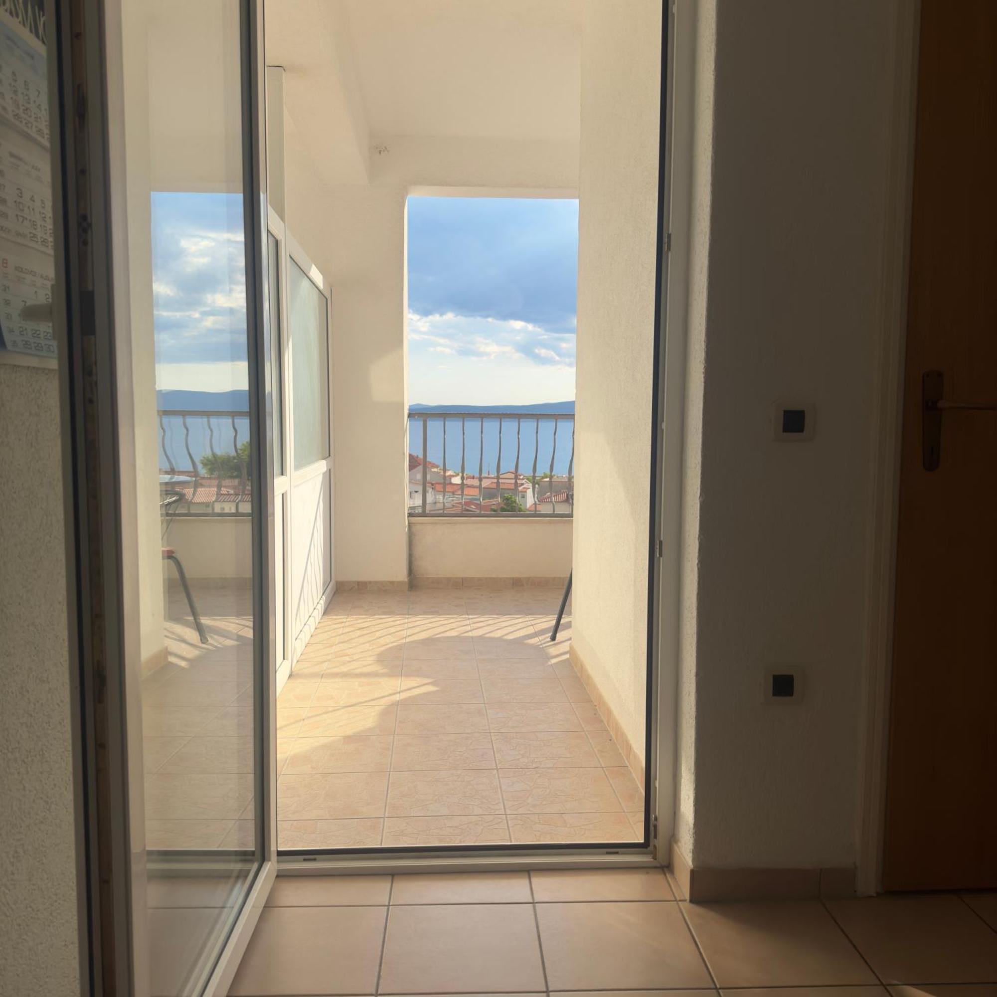 Apartments Larus Baska Voda Bilik gambar