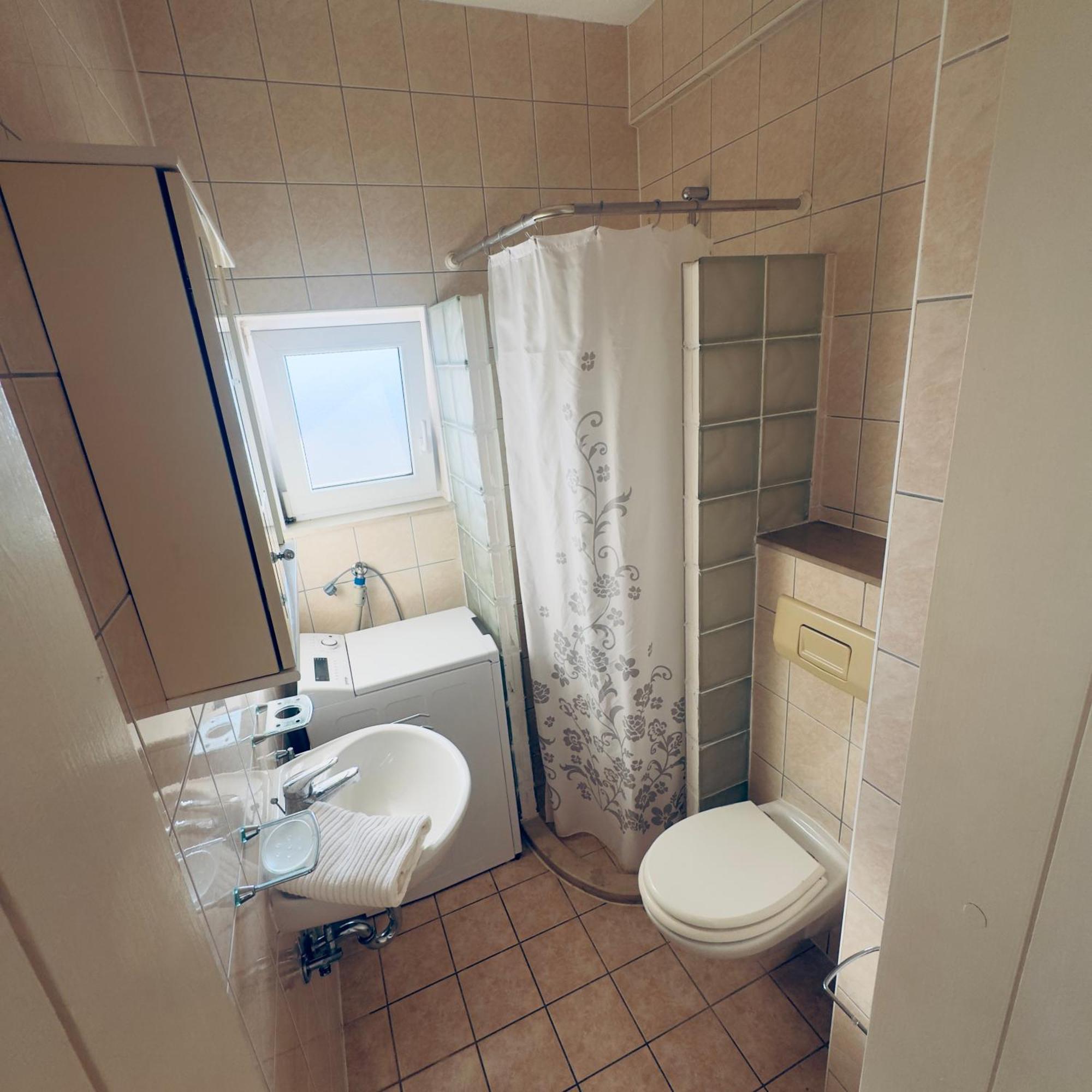 Apartments Larus Baska Voda Bilik gambar